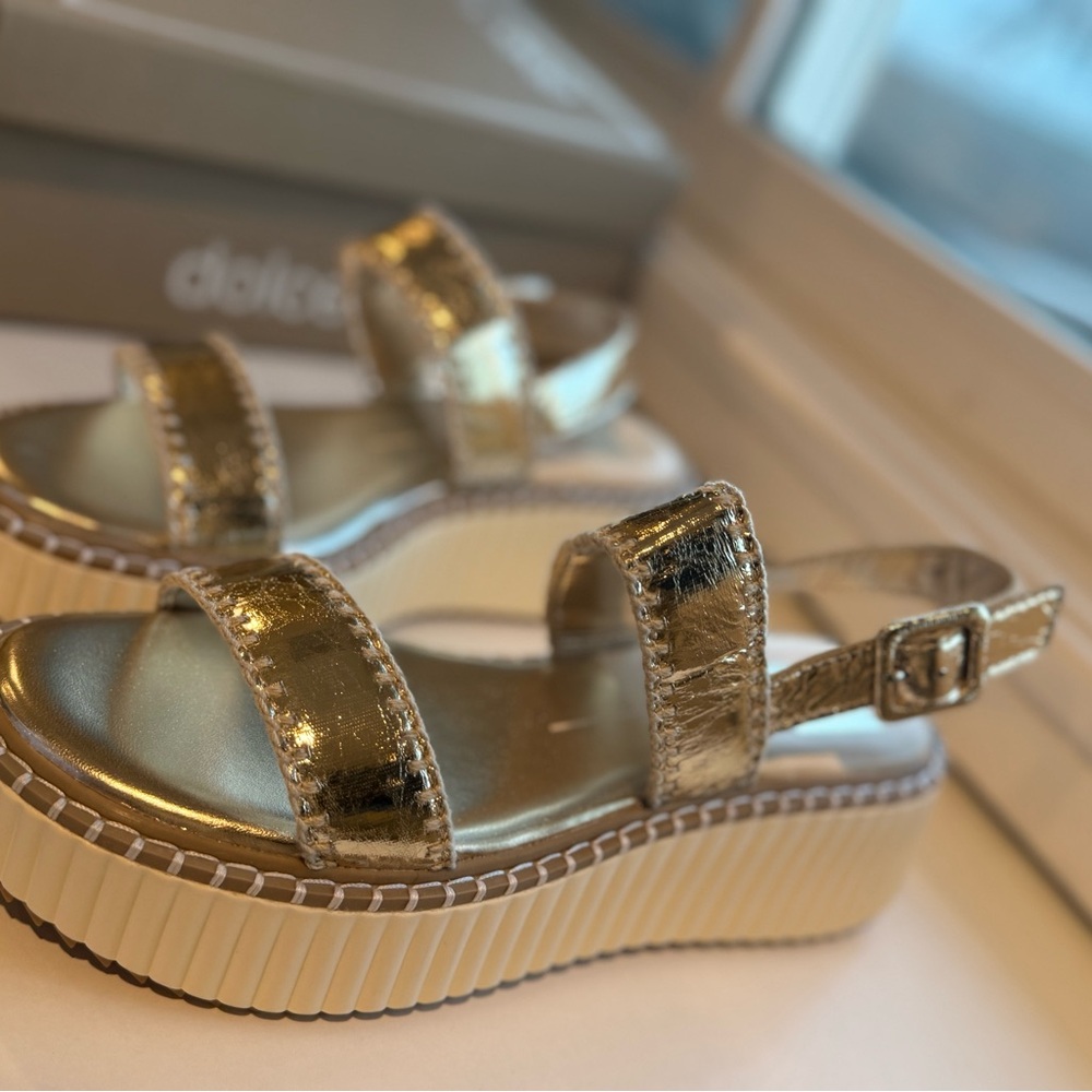 Dolce Vita Metallic Crinkle Gold / Buckle Strap Sandals - size 8 / brand new - Picture 5 of 6